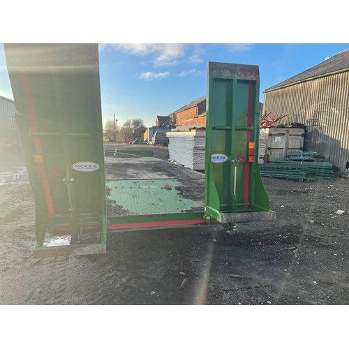 200 - A 2019 MCKEE LOWLOADER TRAILER 30'LONG AIR & HYDRAULIC BRAKES HYDRAULIC BACK RAMPS OUT RIGGERS TRI A... 