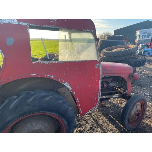 210 - A FERGUSON 4 CYLINDER DIESEL ENGINE TRACTOR & REDUCTION GEAR BOX TRACTOR BEEN DRY STORED FOR 10 YEAR... 