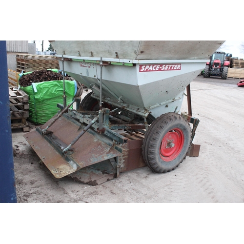 120 - A REEKIE POTATO PLANTER WITH SHAPE FORMING HOOD +VAT