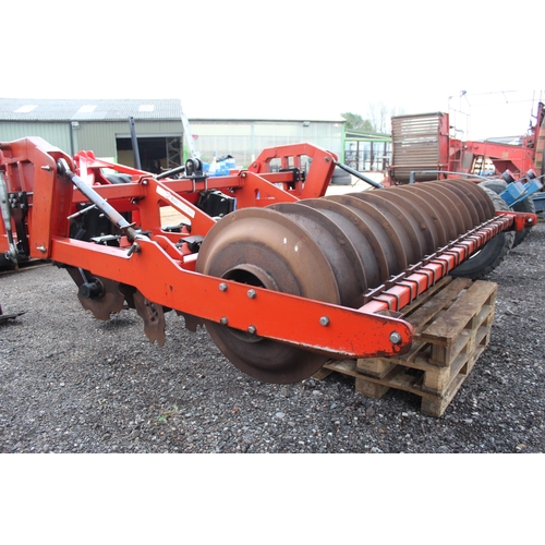 141 - A SPALDINGFLAT LIFT WITH CULTIVATOR DISC TOOL BAR AND PACKER DONE LESS THAN 300 ACRES + VAT