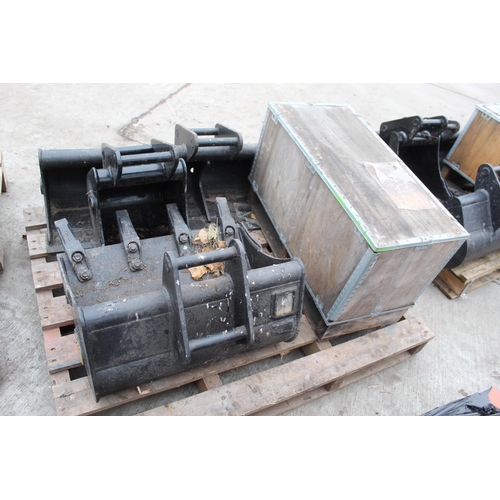 156 - A SET OF 3 GEITH EXC BUCKETS & A QUICK HITCH AS NEW NO VAT