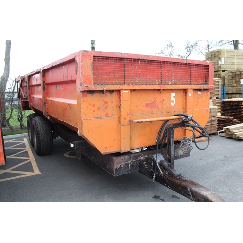 195 - A GRIFFITHS 10 TON ROOT CROP TIPPING TRAILER +VAT