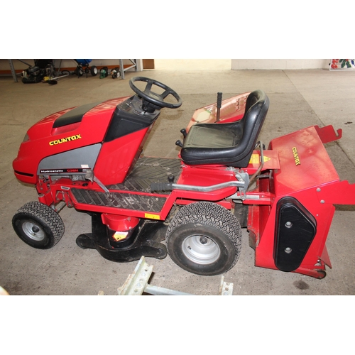 32 - A COUNTAX HYDROSTATIC C38H RIDE ON LAWN MOWER WITH HONDA ENGINE AND GRASS BOX AND SWEEPER COLLECTOR ... 