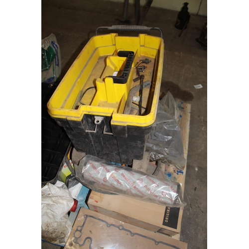 60 - A LARGE QUANTITY OF ITEMS TO INCLUDE NEUSON KRAMER FILTER, BOW SAWS AND SCALES +VAT