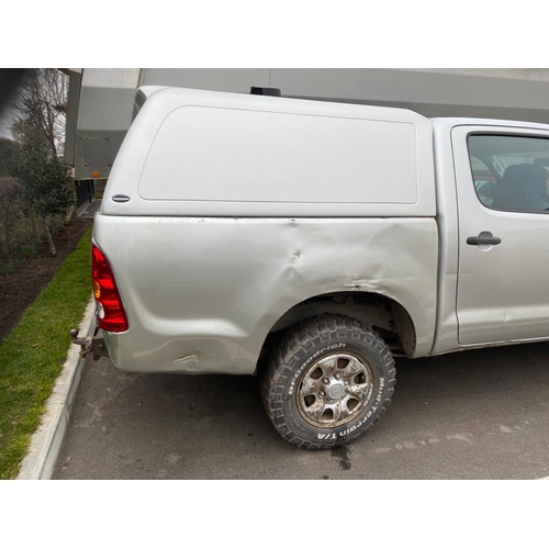 212 - A 2010 TOYOTA HILUX 143000 MILES MOT SEPT 2022 VENDOR STATES RUNS & DRIVES GREAT NO VAT