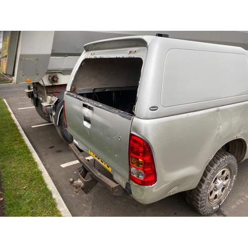 212 - A 2010 TOYOTA HILUX 143000 MILES MOT SEPT 2022 VENDOR STATES RUNS & DRIVES GREAT NO VAT