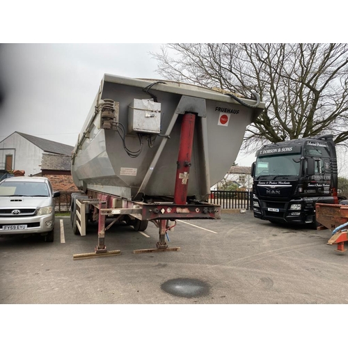 224 - A FRUEHAUF HALF PIPE TRAILER + VAT