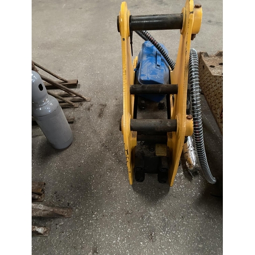 239 - A 5 TONNE YELLOW BREAKER + VAT