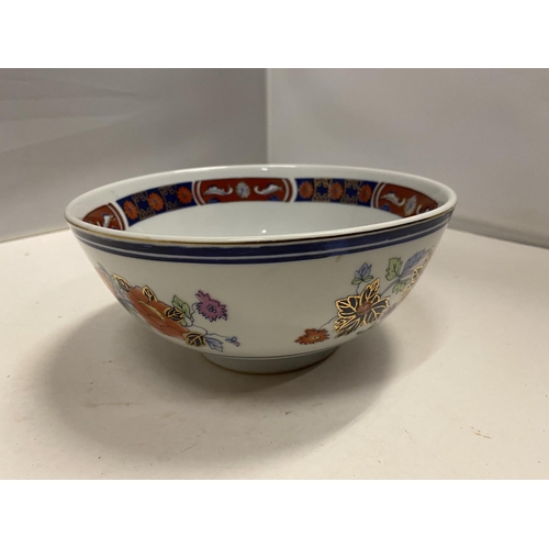 97 - AN ORIENTAL BOWL WITH BLUE, ORANGE AND GOLD PATTERN