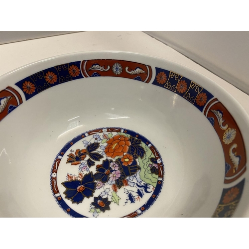 97 - AN ORIENTAL BOWL WITH BLUE, ORANGE AND GOLD PATTERN