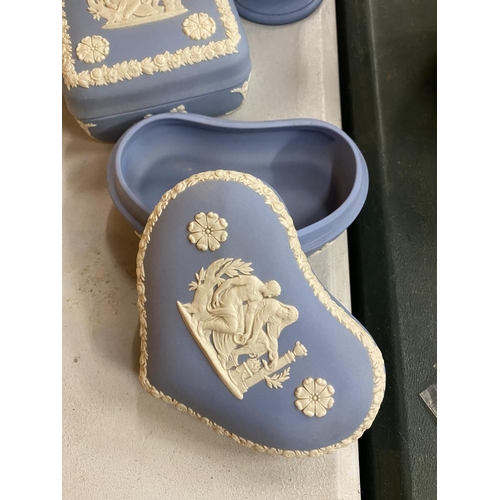 100 - THREE PIECES OF WEDGWOOD JASPERWARE TO INCLUDE TWO TRINKET BOXES AND A VASE