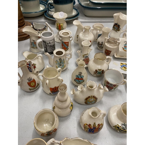 164 - A LARGE QUANTITY OF MINIATURE CRESTED WARE PORCELAIN TO INCLUDE, JUGS, CUPS, VASES, ETC