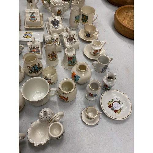 164 - A LARGE QUANTITY OF MINIATURE CRESTED WARE PORCELAIN TO INCLUDE, JUGS, CUPS, VASES, ETC