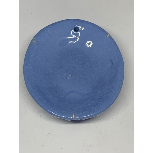 171A - A BLUE AND WHITE WEDGWOOD PLAQUE  H : 6.5 CM  W:5.5 CM