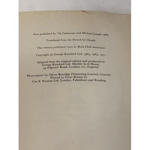 329 - A HARDBACK BOOK 'TUTANKHAMEN' BY CHRISTIANE DESROCHES NOBLECOURT PUBLISHED IN 1972 BY BOOK CLUB ASSO... 