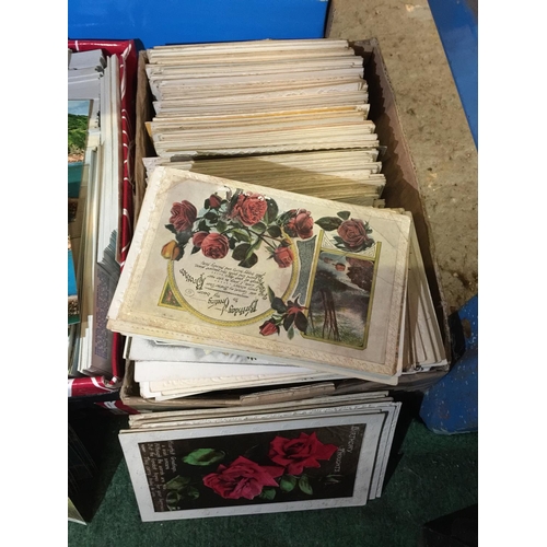 412 - A LARGE COLLECTION OF VINTAGE POSTCARDS IN THREE BOXES TO INCLUDE A LARGE AMOUNT WITH A BORDERED FLO... 