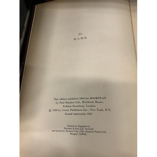 421 - A HARDBACK SECOND IMPRESSION OF 'THE ENCYCLOPEDIA OF WITCHCRAFT AND DEMONOLOGY BY ROSSELL HOPE ROBBI... 