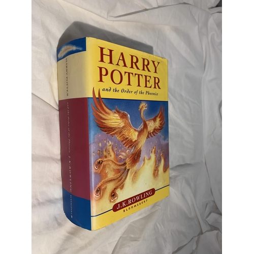 428 - A HARDBACK FIRST EDITION IN VERY FINE CONDITION WITH DUST COVER. HARRY POTTER AND THE HALF-BLOOD PRI... 