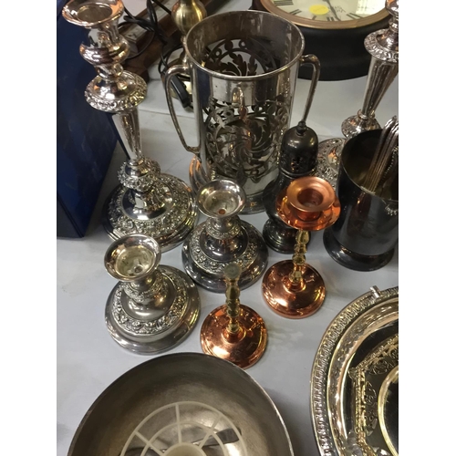 481 - A QUANTITY OF SILVER PLATED ITEMS TO INCLUDE, CANDLESTICKS, WINE HOLDER, BOWLS, SPOONS, ETC