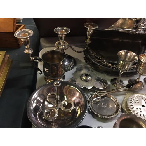 495 - A QUANTITY OF SILVER PLATED ITEMS TO INCLUDE, GOBLETS, CANDLEABRA, PLATES, POTS, ETC