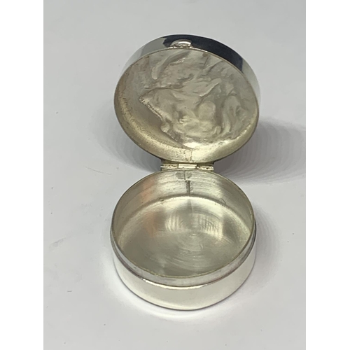 585 - A MARKED SILVER PILL BOX EMBOSSED WITH A RETRIEVER