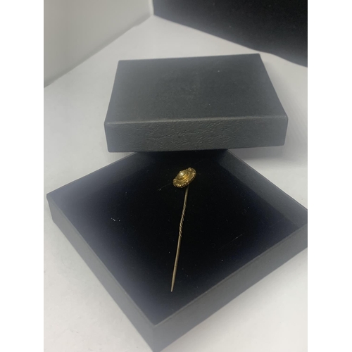 648 - A VICTORIAN 15 CARAT GOLD SEED PEARL STICK PIN GROSS WEIGHT 2 GRAMS IN A PRESENTATION  BOX