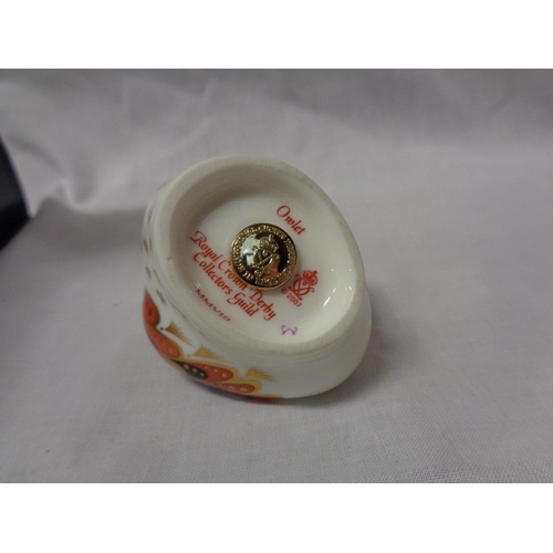 739 - A BOXED ROYAL CROWN DERBY OWLET WITH A GOLD COLOURED STOPPER