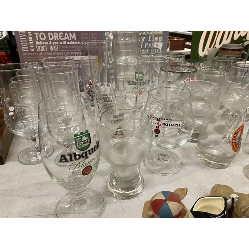 877 - A LARGE AMOUNT OF COLLECTABLES TO INCLUDE, GLASSES, STEINS, SMALL TOBY JUGS, BEER MATS, ETC