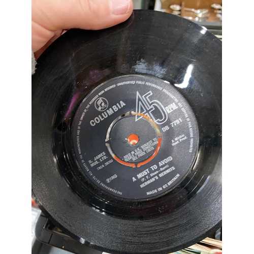 887 - A COLLECTION OF 45RPM SINGLE RECORDS TO INCLUDE DAVID BOWIE, THE BEACH BOYS, THE ROLLING STONES, THE... 