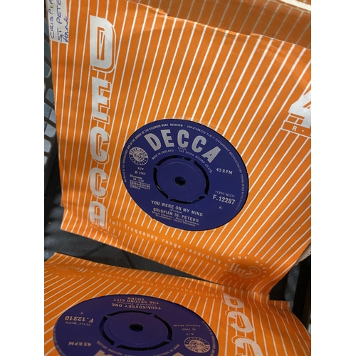 887 - A COLLECTION OF 45RPM SINGLE RECORDS TO INCLUDE DAVID BOWIE, THE BEACH BOYS, THE ROLLING STONES, THE... 