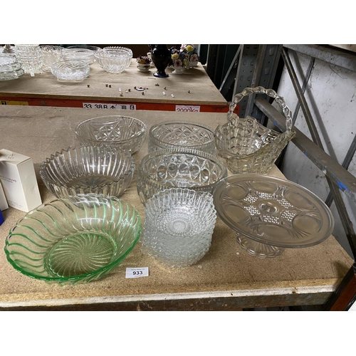 933 - A QUANTITY OF GLASSWARE TO INCLUDE, AN ORNAMENTAL BASKET, CAKE STAND, FIVE HEAVY BOWLS AND SIX MATCH... 