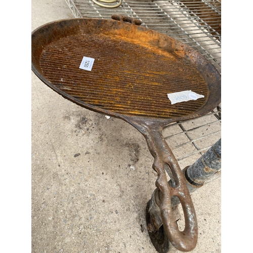 1250 - A VINTAGE CAST IRON GRIDDLE PAN