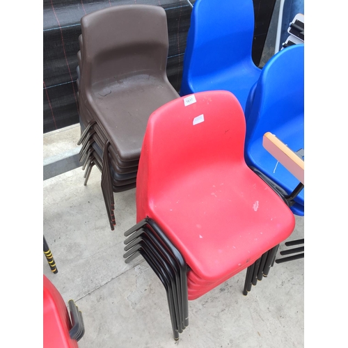 1617 - ELEVEN PLASTIC CHILDRENS STACKING CHAIRS