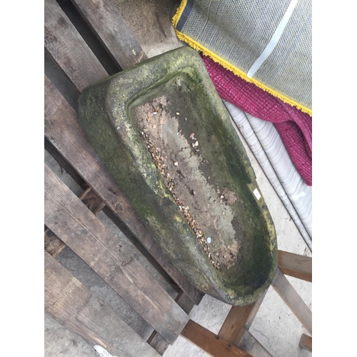 1646 - A STONE D END PUMP TROUGH (86CM X 38CM)