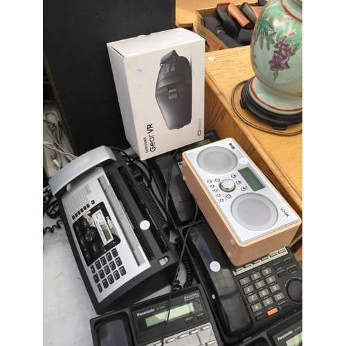 1914 - AN ASSORTMENT OF ITEMS TO INCLUDE TELEPHONES, A VR HEADSET AND TWO RADIOS