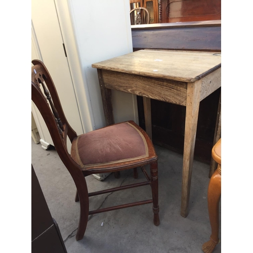 2237 - A MID TWENTIETH CENTURY CHILDS SCHOOL DESK AND AN EDWARDIAN BEDROOM CHAIR