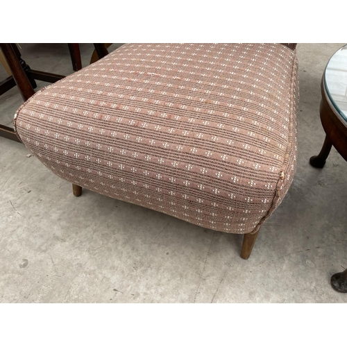 2407 - A MID 20TH CENTURY BEDROOM CHAIR AND AM OVAL OAK OCCASIONAL TABLE