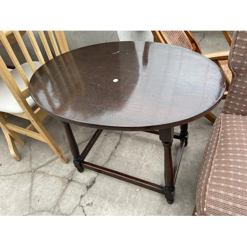 2407 - A MID 20TH CENTURY BEDROOM CHAIR AND AM OVAL OAK OCCASIONAL TABLE