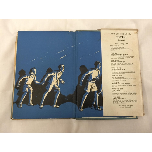 34 - A FIRST EDITION (THIRD IMPRESSION) FIVE RUN AWAY TOGETHER HARDBACK WITH DUST JACKET BY ENID BLYTON -... 