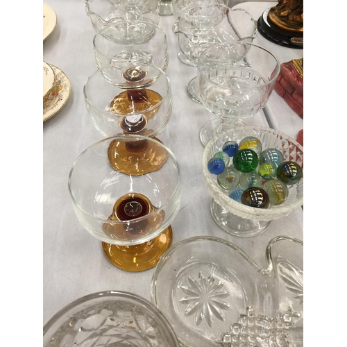 136 - A COLLECTION OF GLASSWARE TO INCLUDE DESSERT DISHES