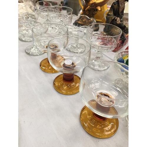 136 - A COLLECTION OF GLASSWARE TO INCLUDE DESSERT DISHES