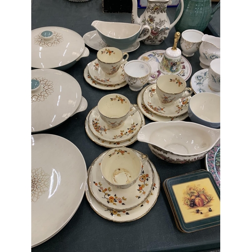 177 - A QUANTITY OF CERAMICS TO INCLUDE ROYAL DOULTON 'DESERT STAR' TUREENS, PLATES, AND SAUCE BOAT, ALSO ... 