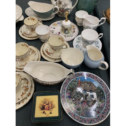 177 - A QUANTITY OF CERAMICS TO INCLUDE ROYAL DOULTON 'DESERT STAR' TUREENS, PLATES, AND SAUCE BOAT, ALSO ... 
