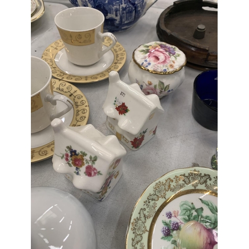 195 - A COLLECTION OF CERAMICS AND CHINA TO INCLUDE CUPS AND SAUCERS, PLATES, COTTAGES, THIMBLES, ETC