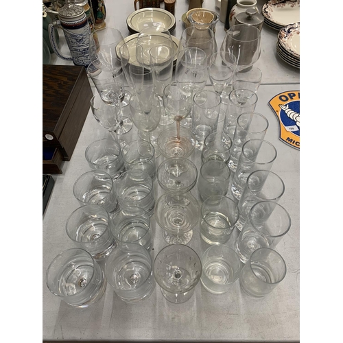 199 - A LARGE COLLECTION OF GLASSWARE INCLUDING WINE GLASSES, TUMBLERS, CHAMPAGNE COUPLES ETC.