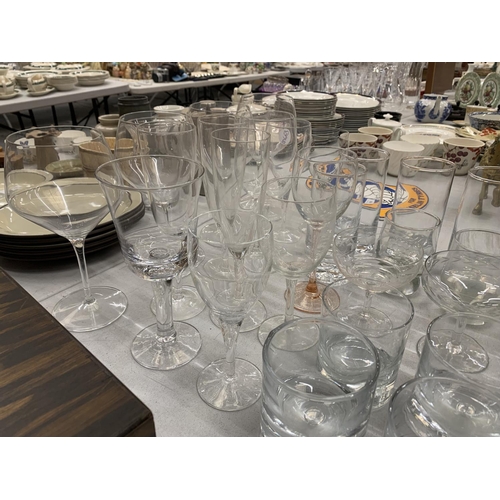 199 - A LARGE COLLECTION OF GLASSWARE INCLUDING WINE GLASSES, TUMBLERS, CHAMPAGNE COUPLES ETC.