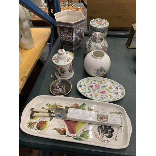248 - A COLLECTION OF CERAMIC ITEMS TO INCLUDE A MINTON HADDON HALL PLATE, PLANTER, GINGER JARS, ETC