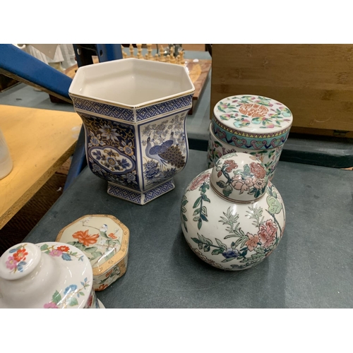 248 - A COLLECTION OF CERAMIC ITEMS TO INCLUDE A MINTON HADDON HALL PLATE, PLANTER, GINGER JARS, ETC