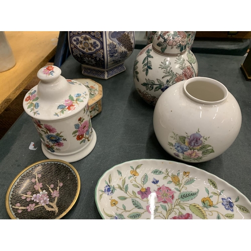 248 - A COLLECTION OF CERAMIC ITEMS TO INCLUDE A MINTON HADDON HALL PLATE, PLANTER, GINGER JARS, ETC