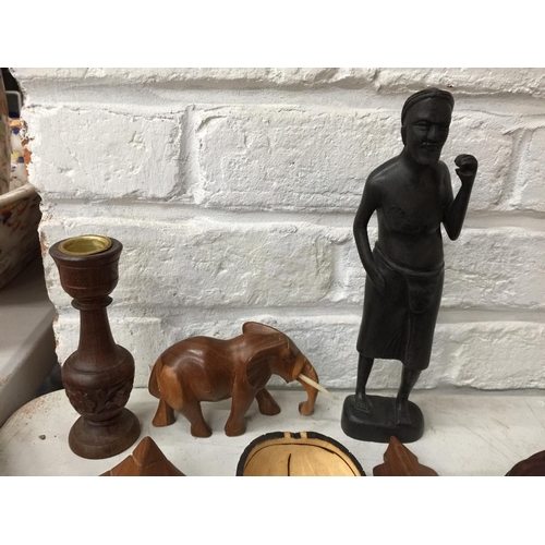 278A - A QUANTITY OF TREEN ITEMS TO INCLUDE AFRICAN MASKS, FIGURES, BOX, COASTERS, ETC